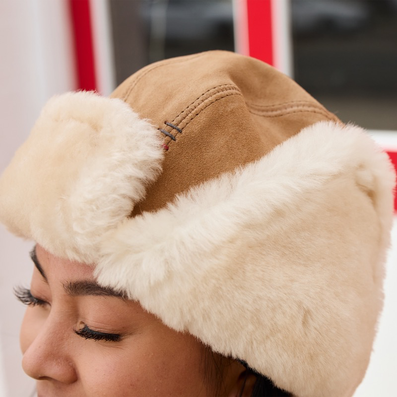 Minnetonka 9251 Sheepskin Bomber hat Golden Tan