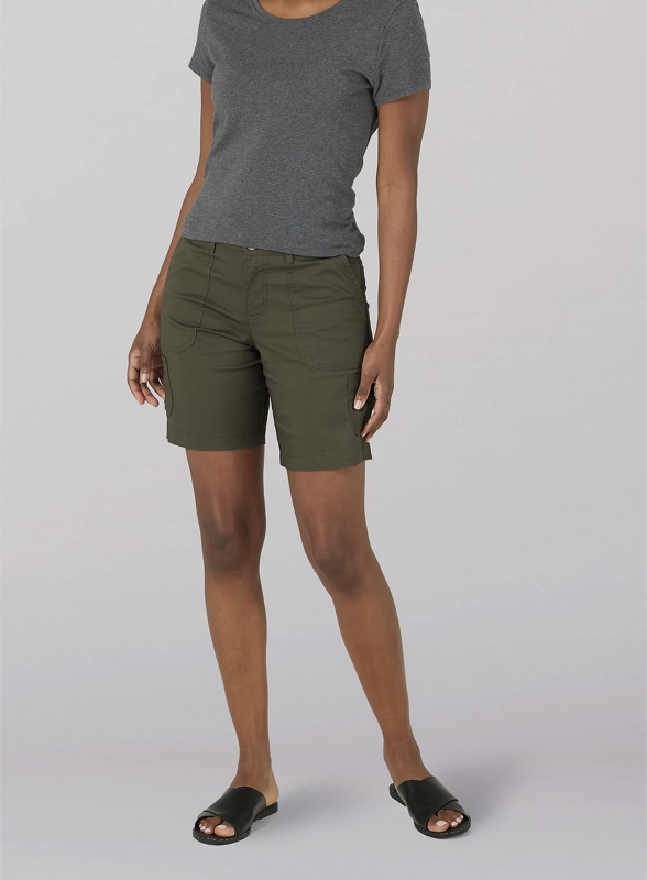LEE WOMEN'S FLEX TO GO RELAXED FIT CARGO BERMUDA IN FRONTIER OLIVE